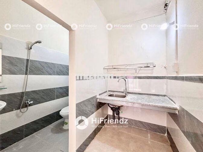TRỌ CẤP 4 TÁCH GÁC NHẬN XE ĐIỆN SẠC/PET - SẴN MÁY LẠNH - NGÃ 4 BỐN XÃ