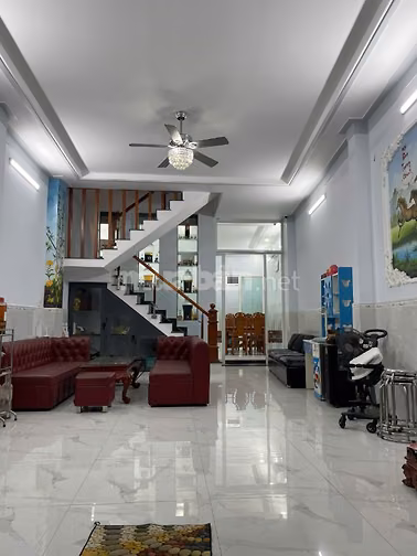 Cho thuê nhà phố mặt tiền Tân xuân hóc môn