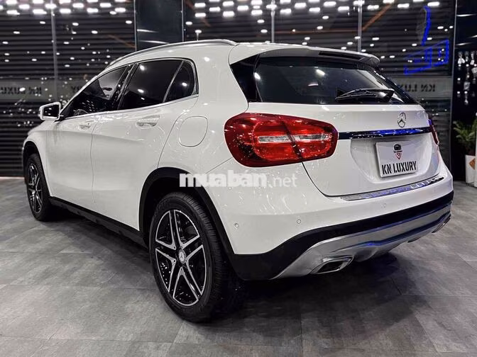 Mercedes GLA200 Model 2017 Trắng SUV
