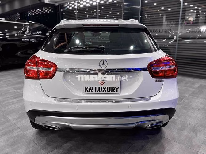 Mercedes GLA200 Model 2017 Trắng SUV