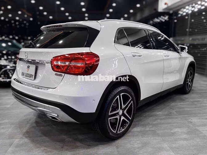Mercedes GLA200 Model 2017 Trắng SUV