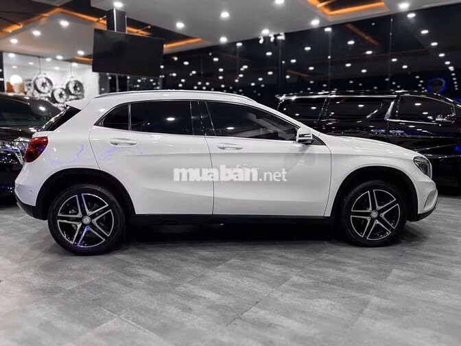 Mercedes GLA200 Model 2017 Trắng SUV