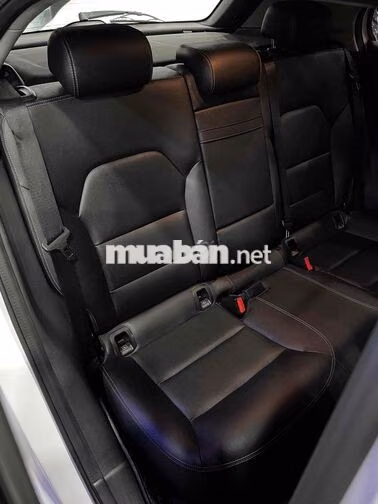 Mercedes GLA200 Model 2017 Trắng SUV
