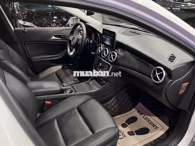 Mercedes GLA200 Model 2017 Trắng SUV