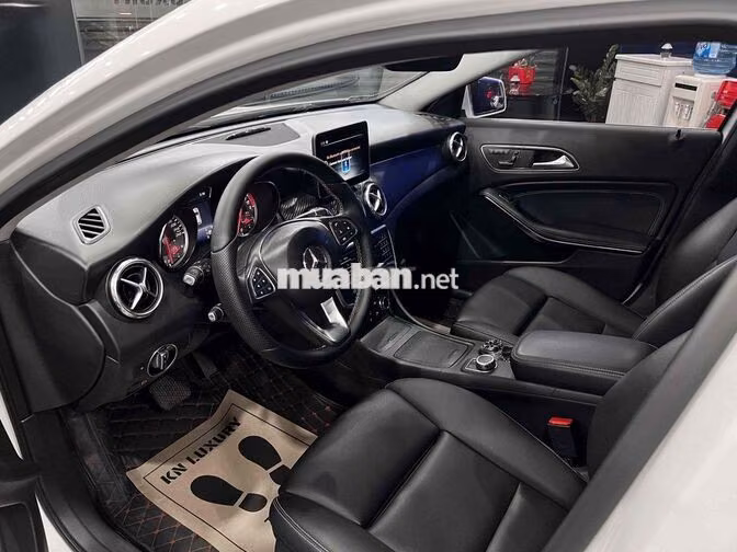 Mercedes GLA200 Model 2017 Trắng SUV