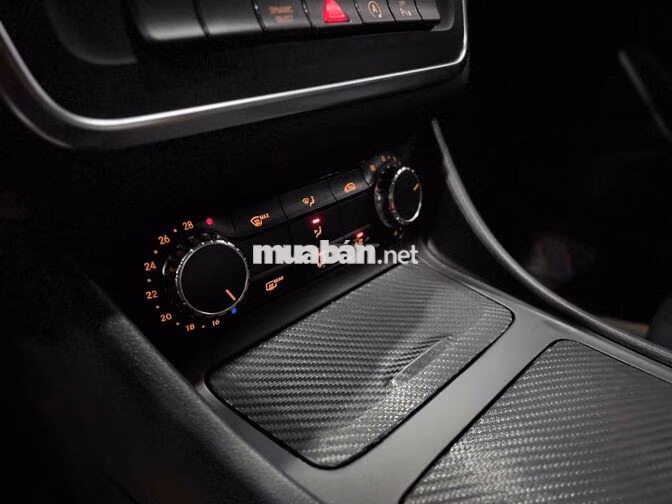 Mercedes GLA200 Model 2017 Trắng SUV