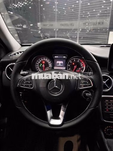 Mercedes GLA200 Model 2017 Trắng SUV