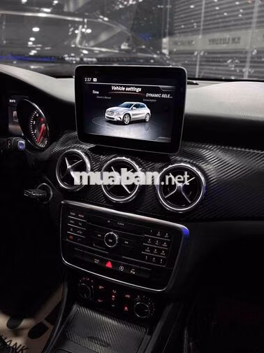 Mercedes GLA200 Model 2017 Trắng SUV