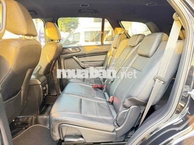 Ford Everest Titanium 2019 Đen 7 chỗ