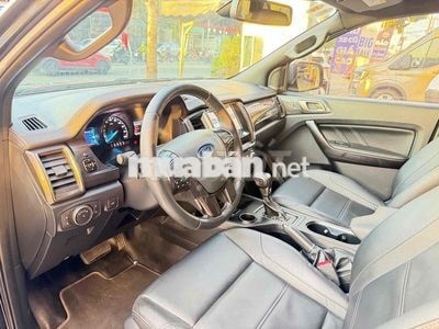 Ford Everest Titanium 2019 Đen 7 chỗ