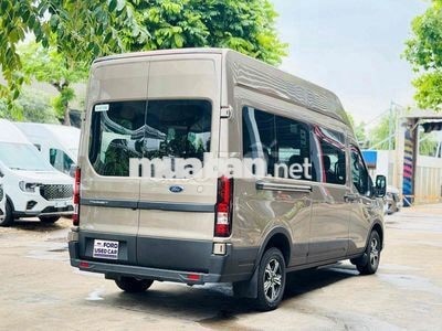 Ford Transit Premium 2024 16 chỗ Vàng cát 26.750 k