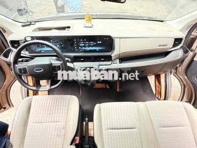 Ford Transit Premium 2024 16 chỗ Vàng cát 26.750 k