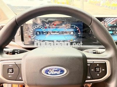 Ford Transit Premium 2024 16 chỗ Vàng cát 26.750 k