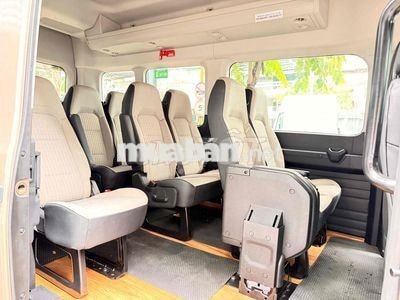 Ford Transit Premium 2024 16 chỗ Vàng cát 26.750 k