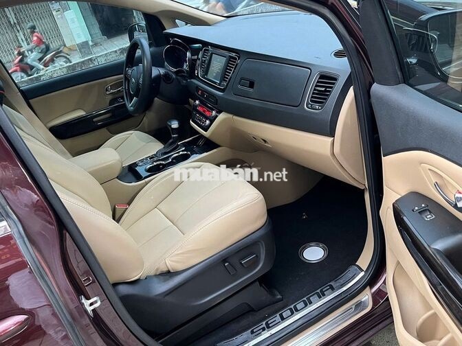 Kia Sedona model 2021 máy dầu bản full