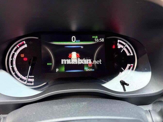 Bán Innova Cross 2.0V 2024 32.000km - Giá còn bớt