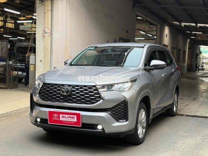 Bán Innova Cross 2.0V 2024 32.000km - Giá còn bớt