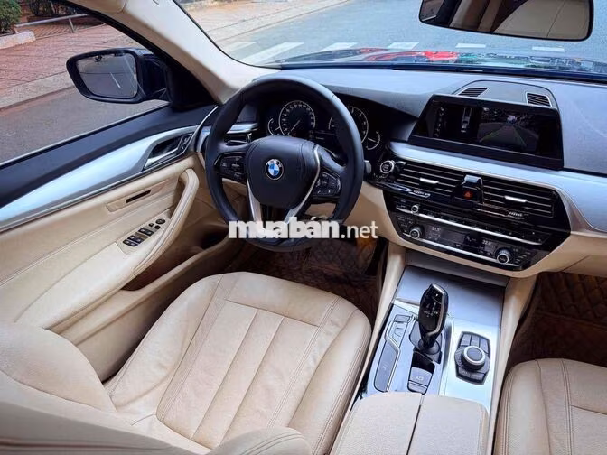 BMW 520i Đen Tự động 5 chỗ