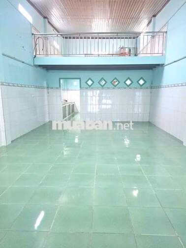 cho thuê nhà rộng trống suốt gác lửng mới tinh hẻm xe tải ngay ngã 5vl