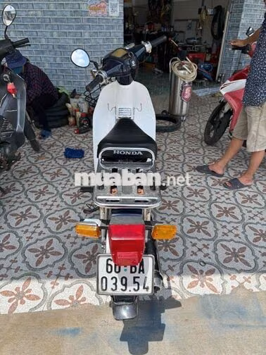 Honda Cub 50 Trắng Xanh