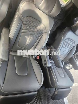 Hyundai Custin Trắng