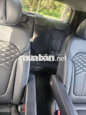 Hyundai Custin Trắng