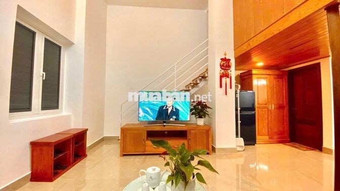 CHO THUÊ CĂN HỘ 2 PN FULL NỘI THẤT CÓ CỬA SỔ P8 GIÁ 7 TRIỆU/THÁNG