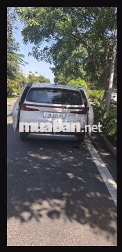 Hyundai Custin Trắng