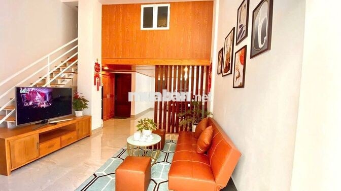 CHO THUÊ CĂN HỘ 2 PN FULL NỘI THẤT CÓ CỬA SỔ P8 GIÁ 7 TRIỆU/THÁNG