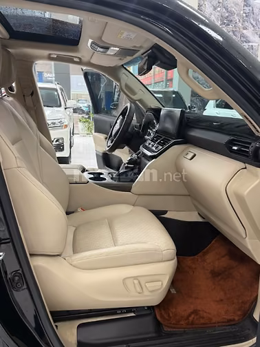 Bán Land Cruiser LC300 sản xuất 2024, full Bodykit chính hãng.