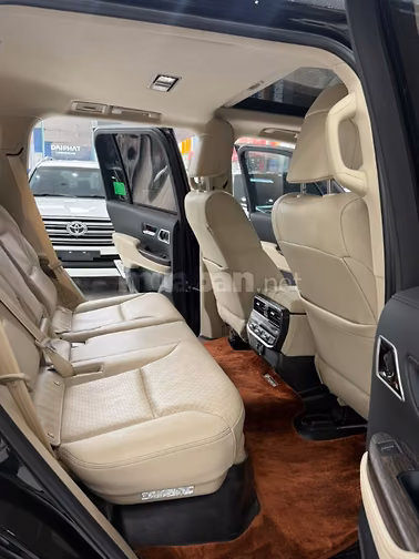 Bán Land Cruiser LC300 sản xuất 2024, full Bodykit chính hãng.