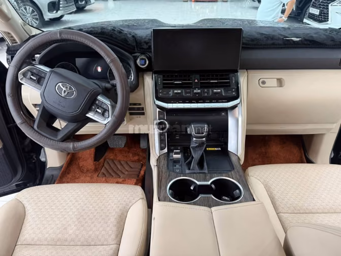 Bán Land Cruiser LC300 sản xuất 2024, full Bodykit chính hãng.