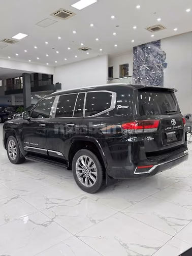 Bán Land Cruiser LC300 sản xuất 2024, full Bodykit chính hãng.