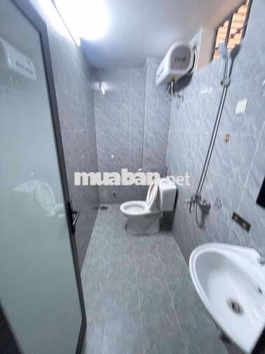 Cho thuê nhà mặt tiền đường 7m5 gần Nguyễn Phước Nguyên Sạch sẽ Rô