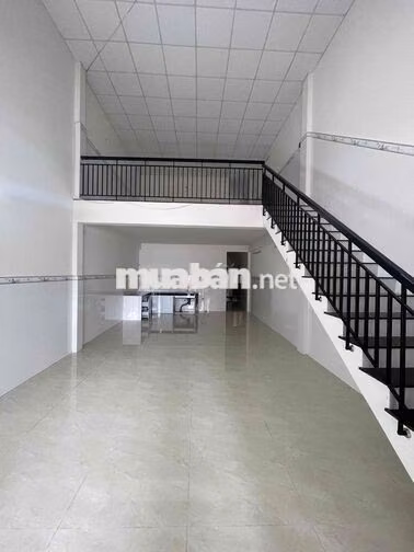 Cho thuê nhà mặt tiền đường 7m5 gần Nguyễn Phước Nguyên Sạch sẽ Rô