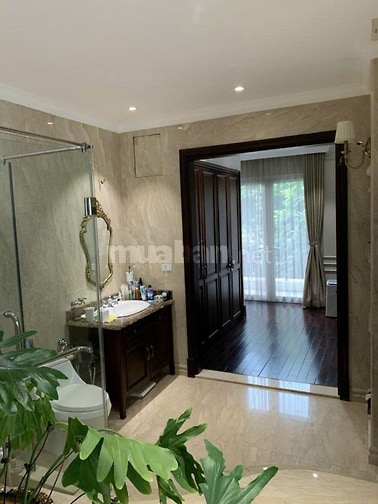 Biệt thự Vin Anh Đào, 134m2, mt 9m, nội thất đẳng cấp 5 sao, 60,5 tỷ