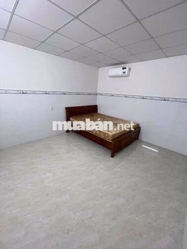 Cho thuê nhà mặt tiền đường 7m5 gần Nguyễn Phước Nguyên Sạch sẽ Rô