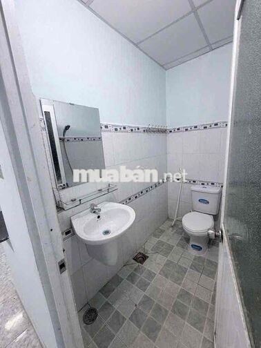 Cho thuê nhà hẻm xe tải tân hương 4x20m đúc lửng giá 10tr
