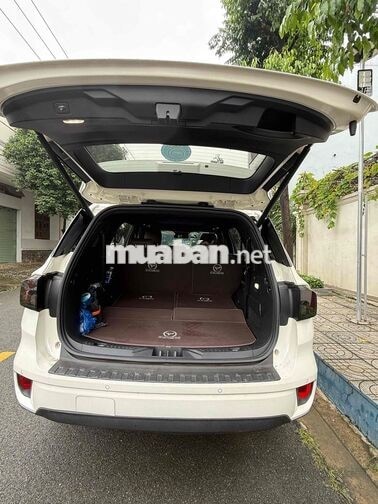 Ford Everest Titanium 7 chỗ Tự động Trắng