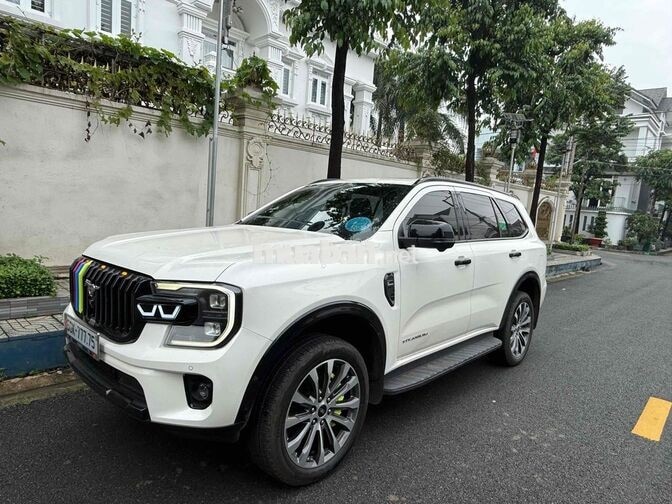 Ford Everest Titanium 7 chỗ Tự động Trắng
