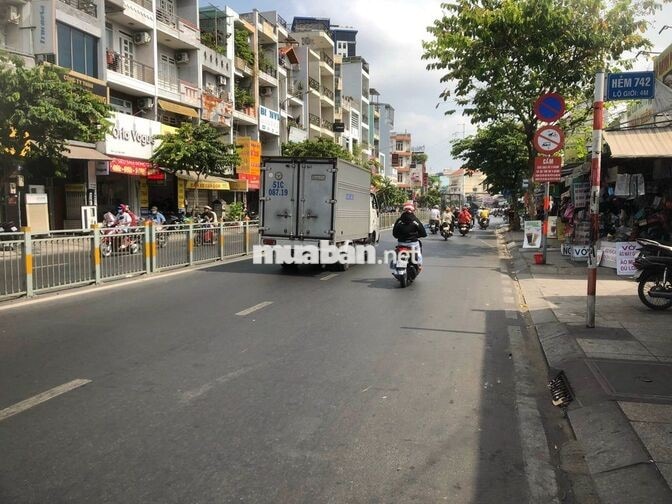 MT Lũy Bán Bích gần Hòa Bình 220m2 giá 25tr