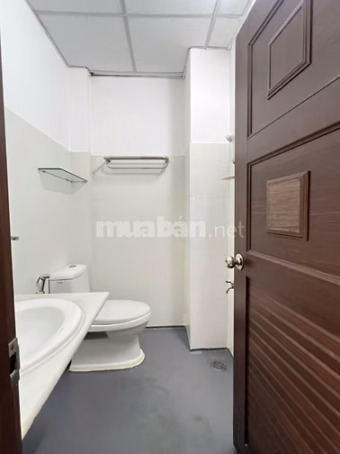Cho thuê nhà mới đẹp 4 tầng lầu Hẻm Xe Hơi Hẻm 565 Nguyễn Trãi, P7, Q5