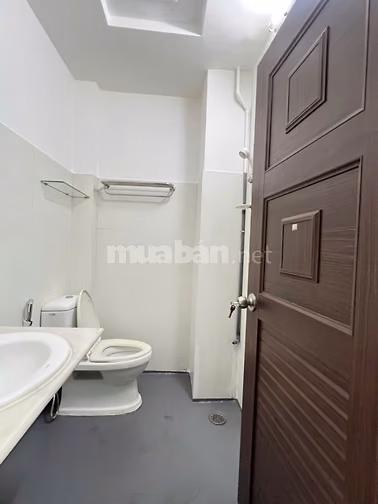 Cho thuê nhà mới đẹp 4 tầng lầu Hẻm Xe Hơi Hẻm 565 Nguyễn Trãi, P7, Q5