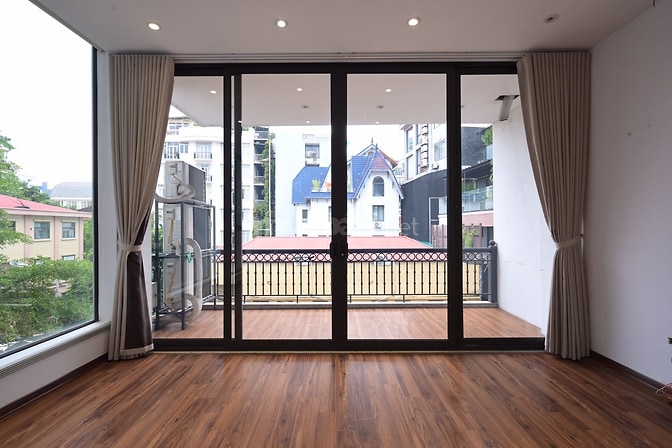 Cho thuê nhà mặt đường Tây Hồ, phường Tây Hồ (Quảng An)
