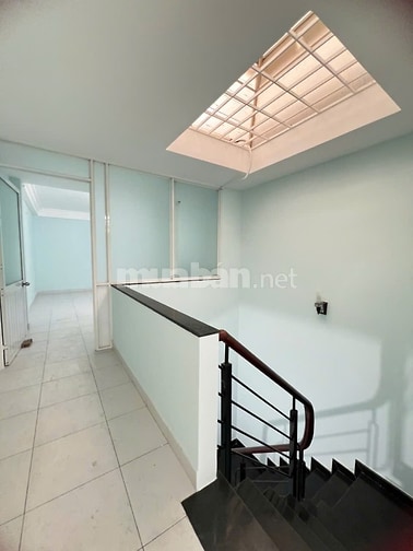 Cho thuê nhà mới đẹp 4 tầng lầu Hẻm Xe Hơi Hẻm 565 Nguyễn Trãi, P7, Q5