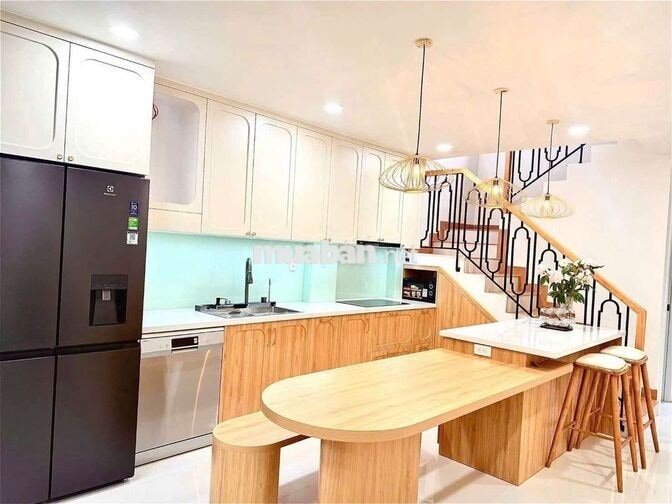 Tân Thắng. Tân Phú. 5 Tâng. 4.1x15m. ô tô. ngủ ngon nhà. chỉ 11 T