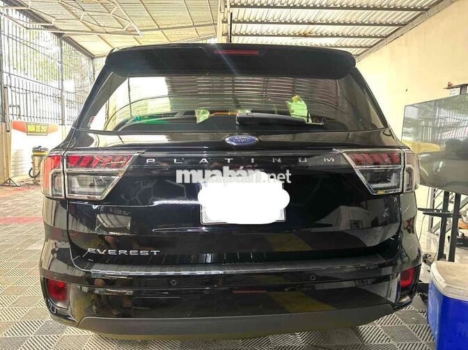 Ford Everest Platinum 2 cầu 2025 Đen