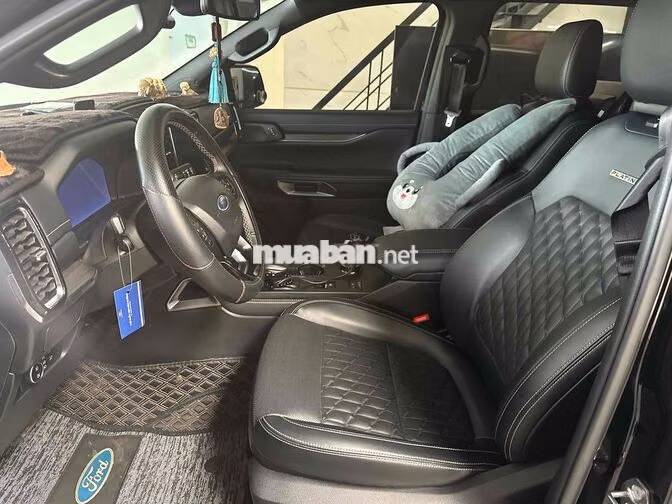 Ford Everest Platinum 2 cầu 2025 Đen