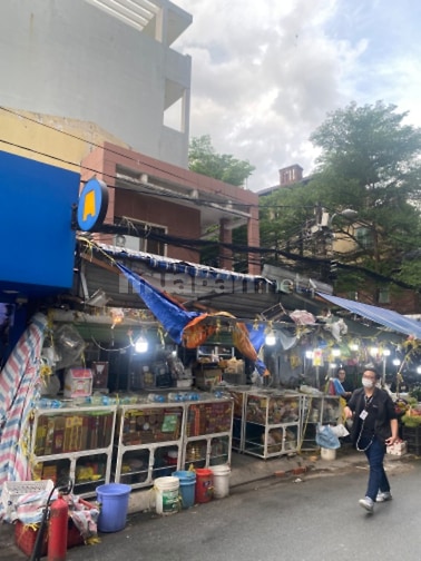 Khu bán hàng ăn uống ngay chợ văn thánh và tòa nhà pearl plaza,parkvie