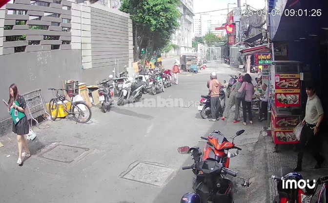 Khu bán hàng ăn uống ngay chợ văn thánh và tòa nhà pearl plaza,parkvie